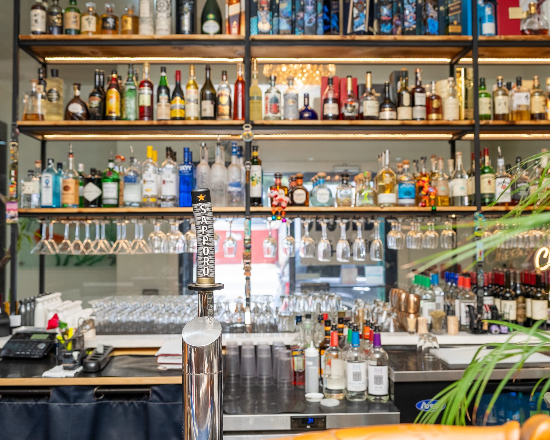 Full Bar & Refreshing Drinks