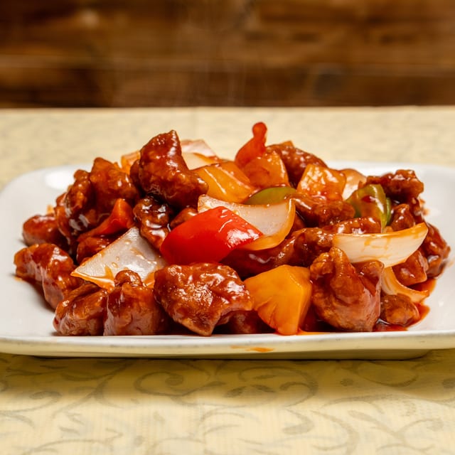 菠蘿咕嚕肉 [Sweet & Sour Pork].