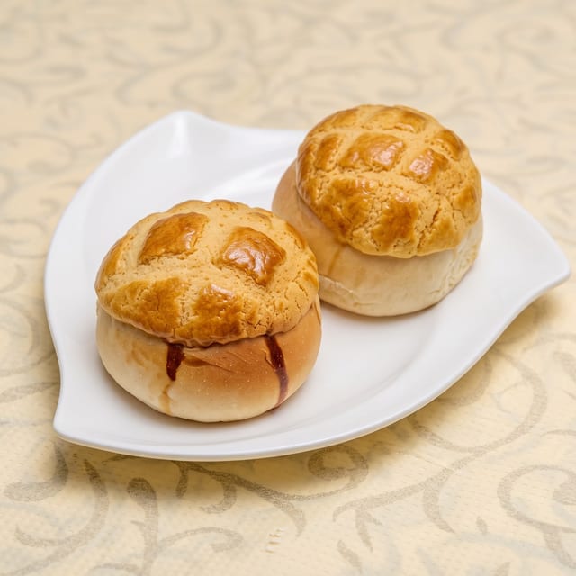 焗奶黃包 [Baked Egg Custard Bun] Lunch.