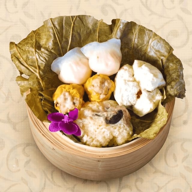 珍珠糯米雞 L - [Sweet Rice with Meat Wrapped in Lotus Leaf].